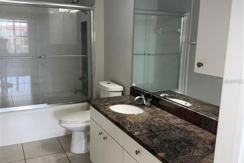 Condo in Tampa, Florida, 2 bedrooms  № 2217774 - photo 17