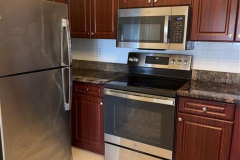 Condo in Tampa, Florida, 2 bedrooms  № 2217774 - photo 12