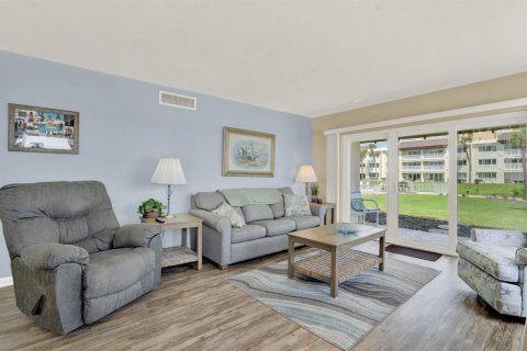 Condominio en alquiler en New Smyrna Beach, Florida, 2 dormitorios, 97.08 m2 № 1564434 - foto 6