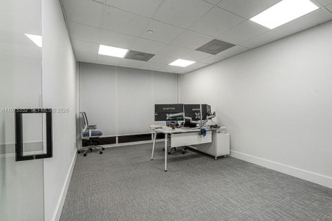 Immobilier commercial à vendre à Miami, Floride № 2041384 - photo 12