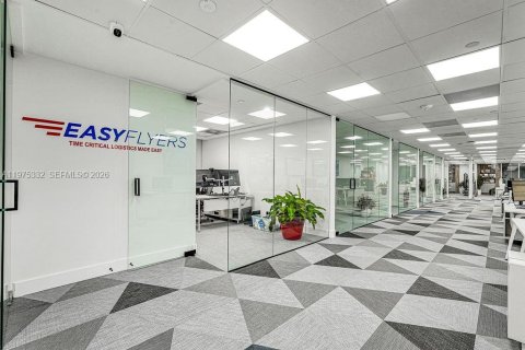 Immobilier commercial à vendre à Miami, Floride № 2041384 - photo 5