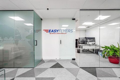 Immobilier commercial à vendre à Miami, Floride № 2041384 - photo 4