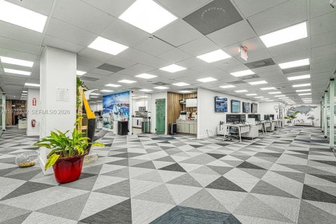 Immobilier commercial à vendre à Miami, Floride № 2041384 - photo 18