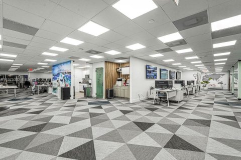 Immobilier commercial à vendre à Miami, Floride № 2041384 - photo 19