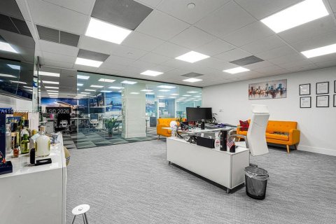 Immobilier commercial à vendre à Miami, Floride № 2041384 - photo 30