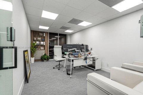 Immobilier commercial à vendre à Miami, Floride № 2041384 - photo 21