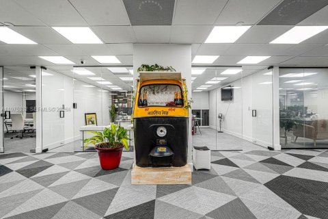 Immobilier commercial à vendre à Miami, Floride № 2041384 - photo 28