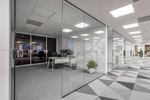 Immobilier commercial à vendre à Miami, Floride № 2041384 - photo 11