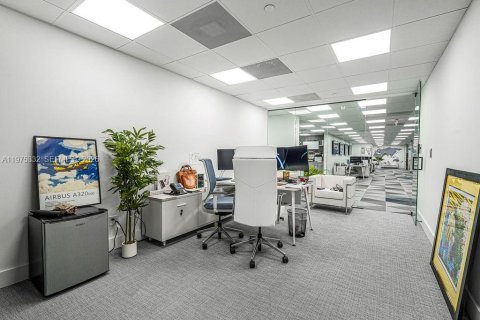 Immobilier commercial à vendre à Miami, Floride № 2041384 - photo 22