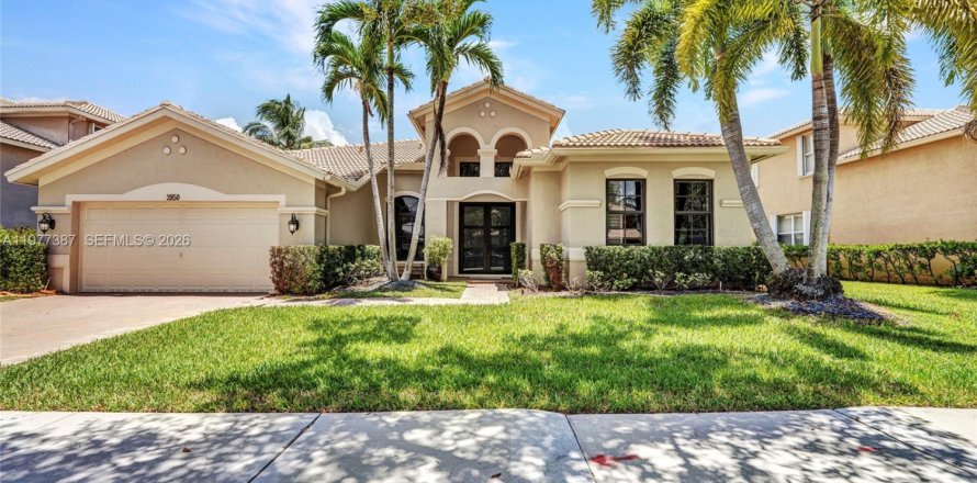 House in Weston, Florida 4 bedrooms, 280.1 sq.m. № 2042129