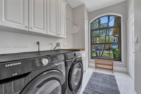 House in Weston, Florida 4 bedrooms, 280.1 sq.m. № 2042129 - photo 27