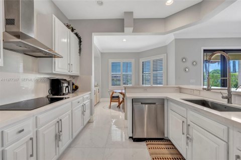 House in Weston, Florida 4 bedrooms, 280.1 sq.m. № 2042129 - photo 12