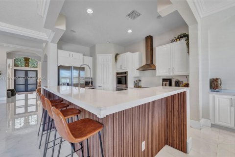 House in Weston, Florida 4 bedrooms, 280.1 sq.m. № 2042129 - photo 15