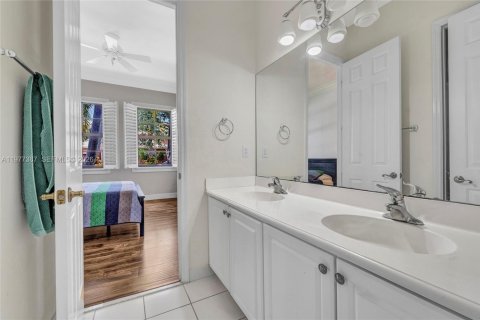 House in Weston, Florida 4 bedrooms, 280.1 sq.m. № 2042129 - photo 19