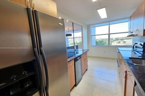 Condo in Miami, Florida, 2 bedrooms  № 1860080 - photo 4