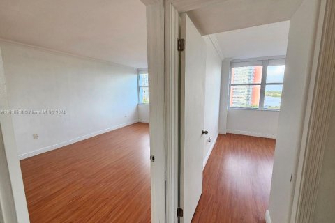 Condo in Miami, Florida, 2 bedrooms  № 1860080 - photo 20