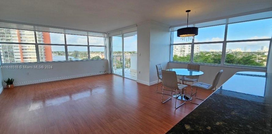 Condo in Miami, Florida, 2 bedrooms  № 1860080