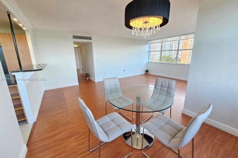Condo in Miami, Florida, 2 bedrooms  № 1860080 - photo 3