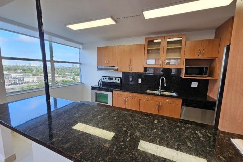 Condo in Miami, Florida, 2 bedrooms  № 1860080 - photo 5