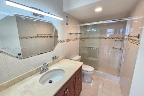 Condo in Miami, Florida, 2 bedrooms  № 1860080 - photo 15
