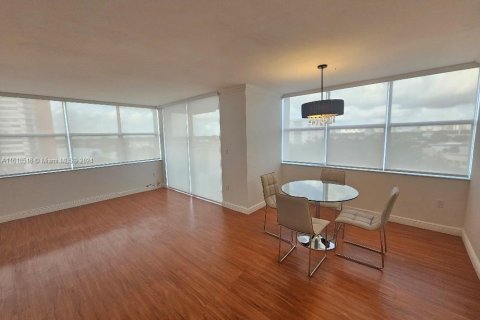 Condo in Miami, Florida, 2 bedrooms  № 1860080 - photo 8