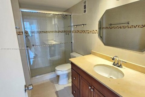 Condo in Miami, Florida, 2 bedrooms  № 1860080 - photo 18