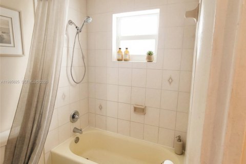 House in Homestead, Florida 5 bedrooms, 190.45 sq.m. № 2058785 - photo 11