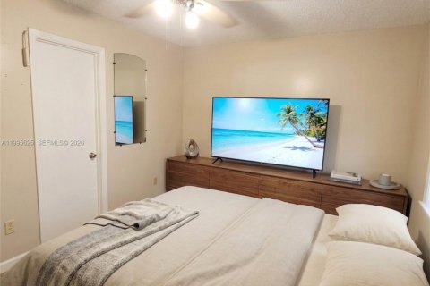 House in Homestead, Florida 5 bedrooms, 190.45 sq.m. № 2058785 - photo 7