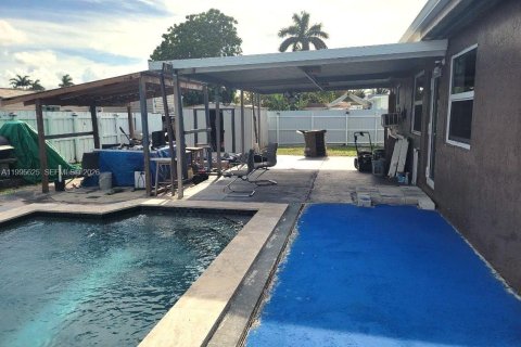 House in Homestead, Florida 5 bedrooms, 190.45 sq.m. № 2058785 - photo 25