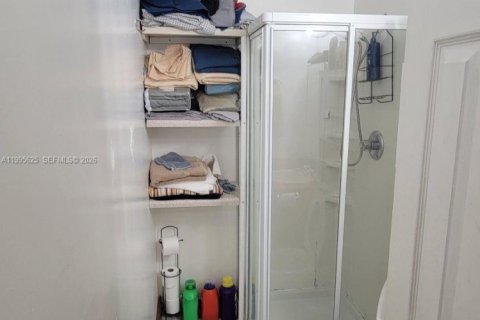 House in Homestead, Florida 5 bedrooms, 190.45 sq.m. № 2058785 - photo 18