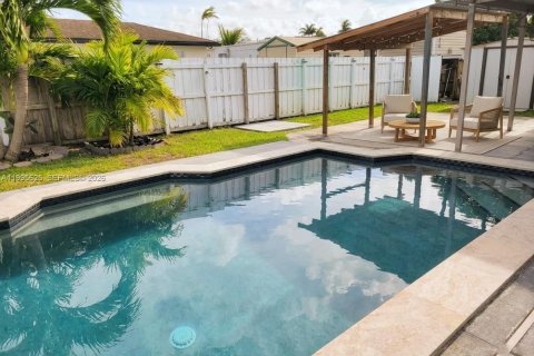 House in Homestead, Florida 5 bedrooms, 190.45 sq.m. № 2058785 - photo 23