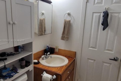 House in Homestead, Florida 5 bedrooms, 190.45 sq.m. № 2058785 - photo 20