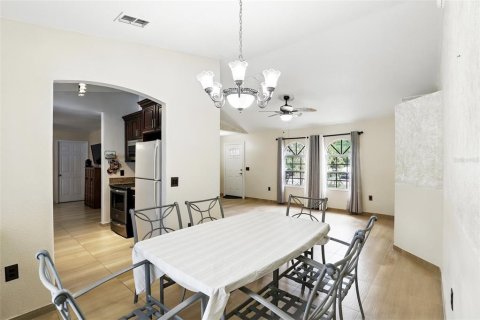 Villa ou maison à vendre à Deltona, Floride: 4 chambres, 145.3 m2 № 1716999 - photo 9