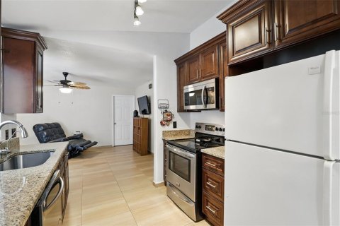 Villa ou maison à vendre à Deltona, Floride: 4 chambres, 145.3 m2 № 1716999 - photo 11