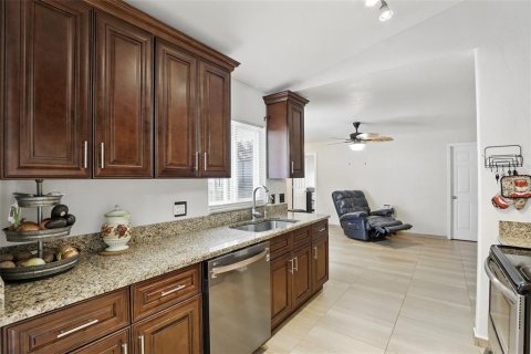 Купить виллу или дом в Делтона, Флорида 9 комнат, 145.3м2, № 1716999 - фото 12