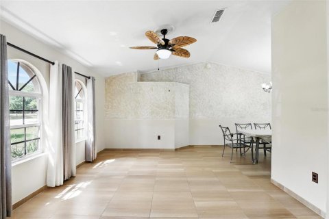 House in Deltona, Florida 4 bedrooms, 145.3 sq.m. № 1716999 - photo 5