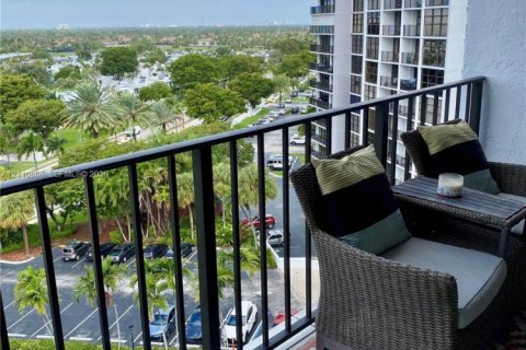 Copropriété à vendre à Hallandale Beach, Floride: 2 chambres, 104.98 m2 № 2431373 - photo 23