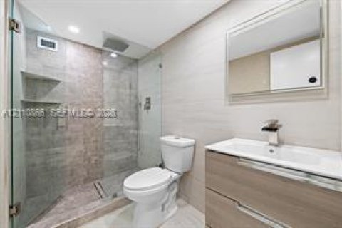 Copropriété à vendre à Hallandale Beach, Floride: 2 chambres, 104.98 m2 № 2431373 - photo 11