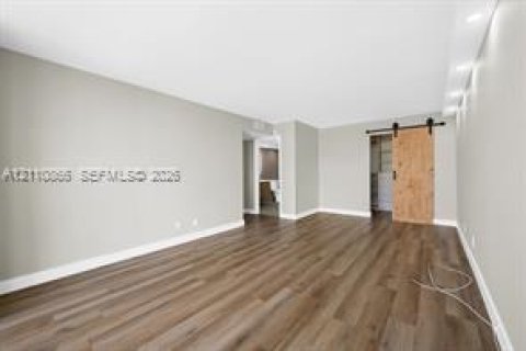 Copropriété à vendre à Hallandale Beach, Floride: 2 chambres, 104.98 m2 № 2431373 - photo 8