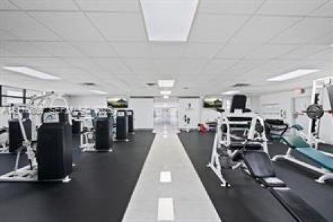Copropriété à vendre à Hallandale Beach, Floride: 2 chambres, 104.98 m2 № 2431373 - photo 18