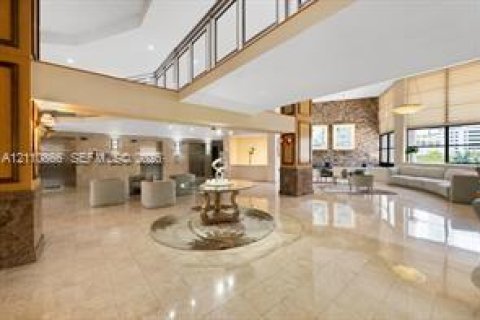 Copropriété à vendre à Hallandale Beach, Floride: 2 chambres, 104.98 m2 № 2431373 - photo 14