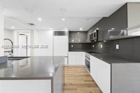 Copropriété à vendre à Hallandale Beach, Floride: 2 chambres, 104.98 m2 № 2431373 - photo 5