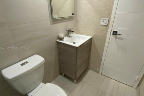 Copropriété à vendre à Hallandale Beach, Floride: 2 chambres, 104.98 m2 № 2431373 - photo 20
