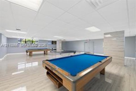 Copropriété à vendre à Hallandale Beach, Floride: 2 chambres, 104.98 m2 № 2431373 - photo 17