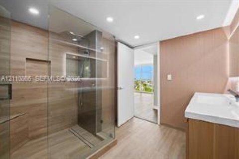 Copropriété à vendre à Hallandale Beach, Floride: 2 chambres, 104.98 m2 № 2431373 - photo 9