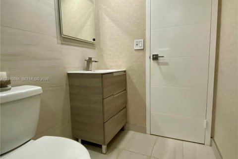 Copropriété à vendre à Hallandale Beach, Floride: 2 chambres, 104.98 m2 № 2431373 - photo 21