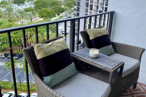 Copropriété à vendre à Hallandale Beach, Floride: 2 chambres, 104.98 m2 № 2431373 - photo 24