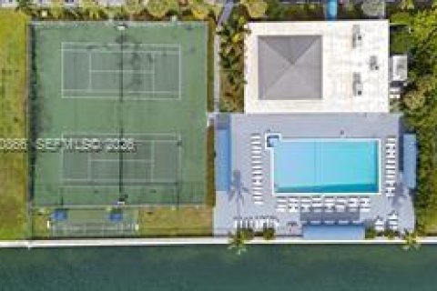 Copropriété à vendre à Hallandale Beach, Floride: 2 chambres, 104.98 m2 № 2431373 - photo 19