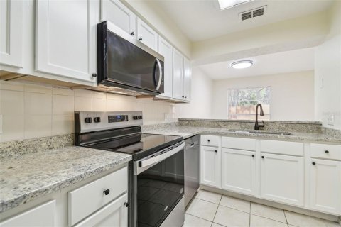 Townhouse in Tampa, Florida 3 bedrooms, 115.57 sq.m. № 1744155 - photo 6
