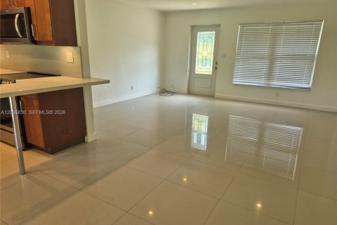 Villa ou maison à vendre à Fort Lauderdale, Floride: 2 chambres, 100.33 m2 № 2085486 - photo 2